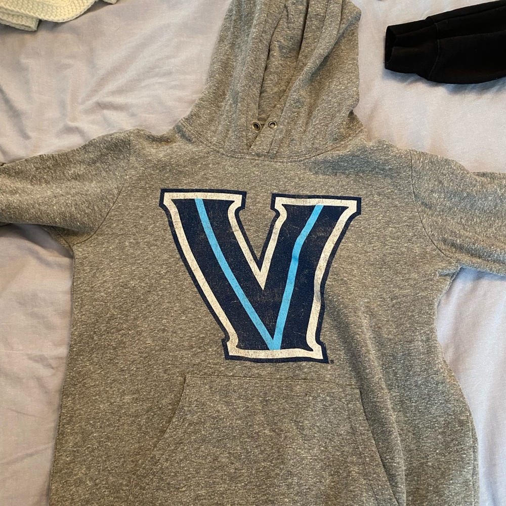 Villanova pull over sweatshirt size small!! Straight from Villanova bookstore!